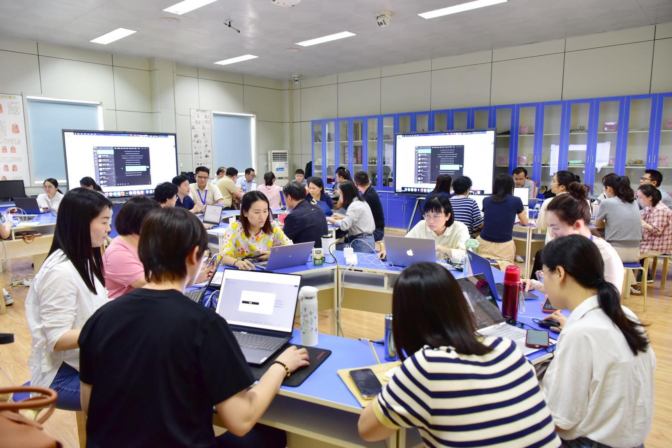 C:/Users/Administrator/Desktop/AI赋能实操培训照片/AI赋能实操培训照片/DSC_7834.JPGDSC_7834