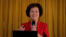 学校党委副书记、纪委书记杨连招给taptap官网离退休职工上党课