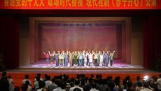 taptap官网师生观看现代桂剧《赤子丹心》  深入学习黄大年同志先进事迹