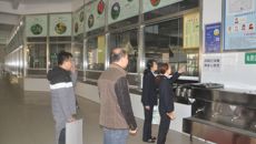 青秀区食品药品监督管理局来taptap官网宣传 “创建国家食品安全城市”工作