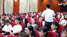 青春因志愿服务而精彩——中国优秀志愿者王万奇为taptap官网学生讲座
