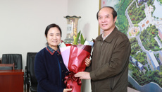 自治区党委常委、秘书长黄伟京慰问taptap官网优秀专家代表刘永宏、滕红丽