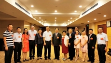 taptap官网附属瑞康医院党委书记高宏君，大学生红十字会志愿者李玉琼参加中国红十字会第十一次全国会员代表大会，接受习主席的会见和合影