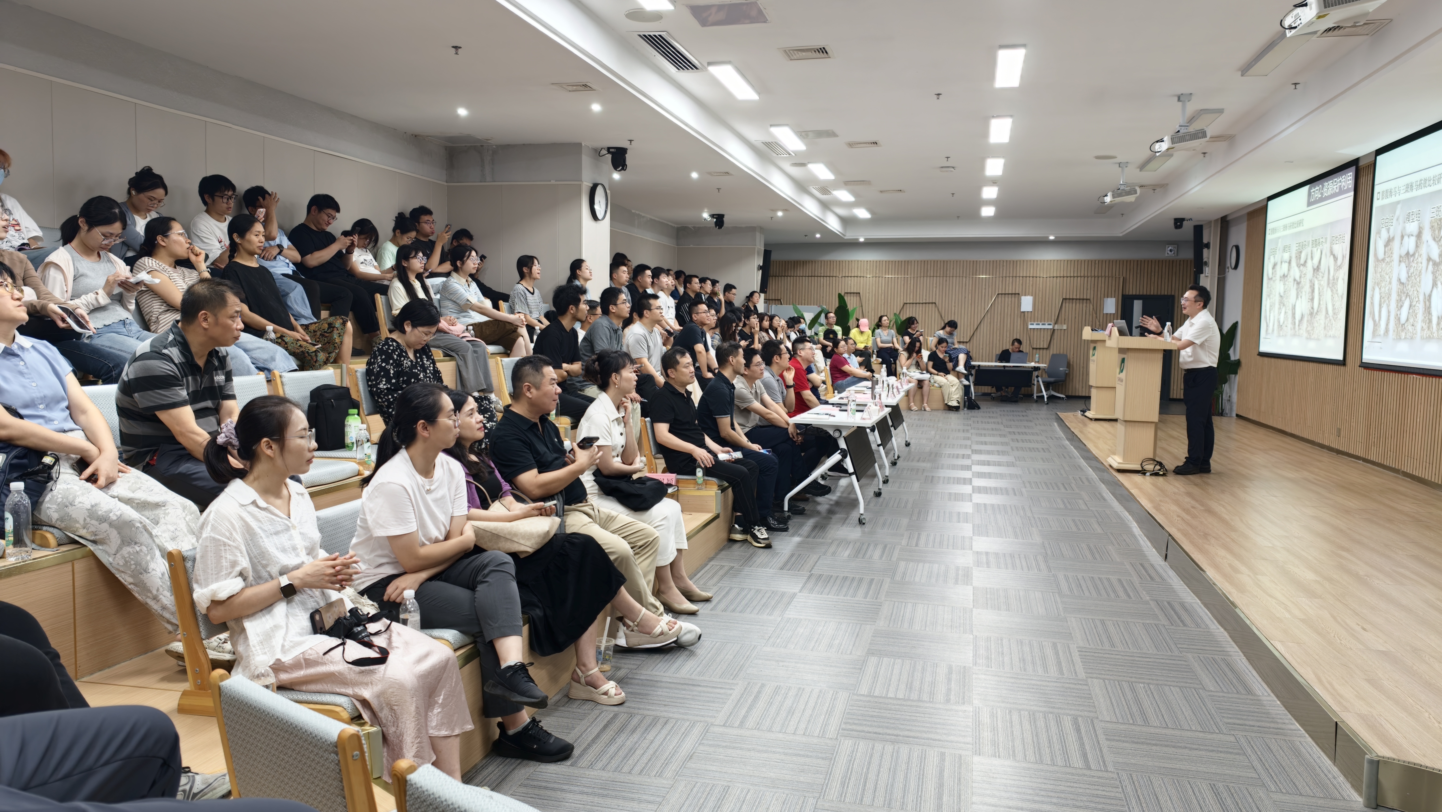 付先军教授作报告
