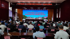 taptap官网举行本科教育教学审核评估专家意见交流会