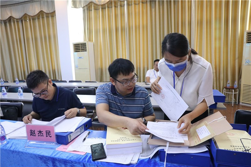 查阅相关台账资料
