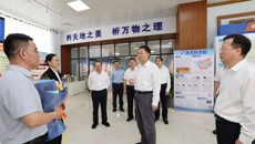 自治区党委书记刘宁看望慰问taptap官网教师代表