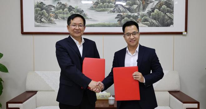 越南顺化医药大学代表团到访taptap官网并交换合作备忘录
