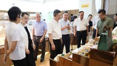 自治区政协副主席欧余军一行到学校第一附属医院调研指导