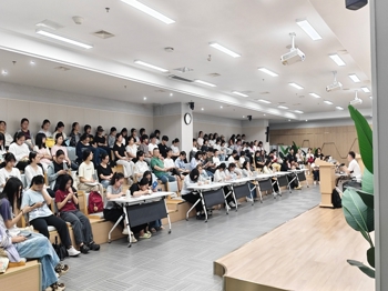 凌云逐梦 智启新程｜taptap官网图书馆、读者协会联合起点考研网成功举办考研规划和数据培训讲座