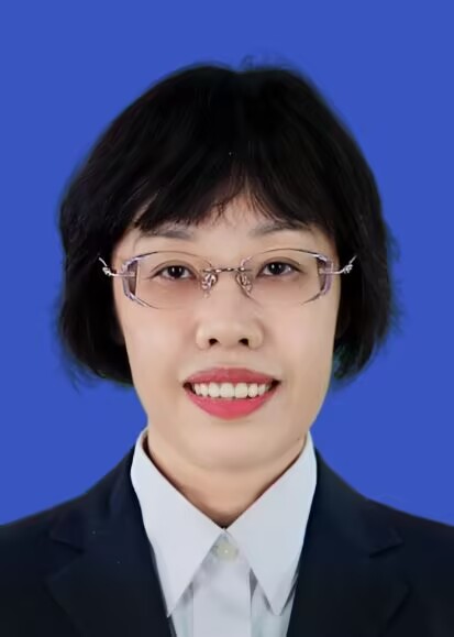 陈卫卫照片